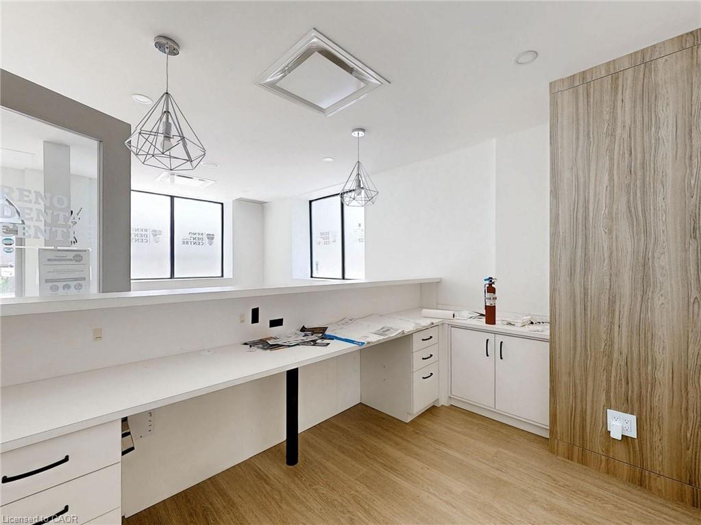 612 Upper James Street Property Photo 10