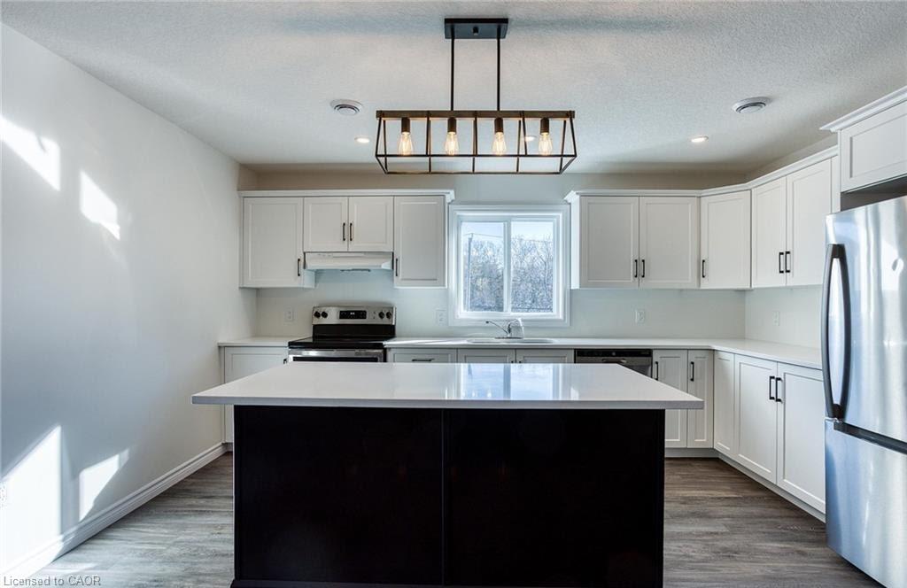 320 Nelson Street N Property Photo 6