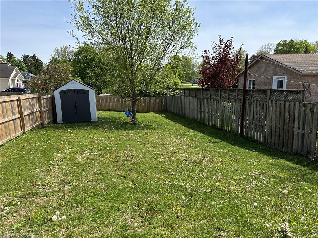 320 Nelson Street N Property Photo 23