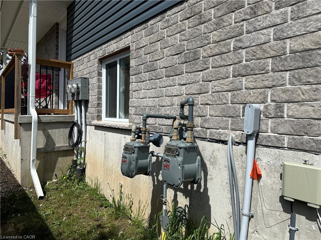 320 Nelson Street N Property Photo 25