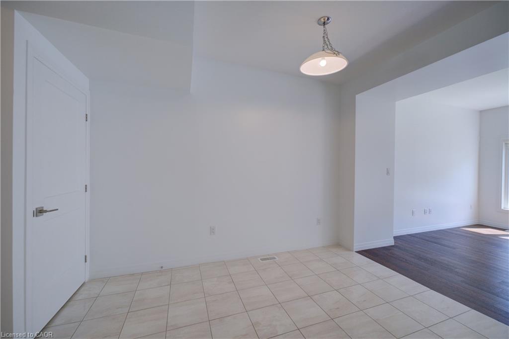 23-30 Times Square Boulevard Property Photo 5