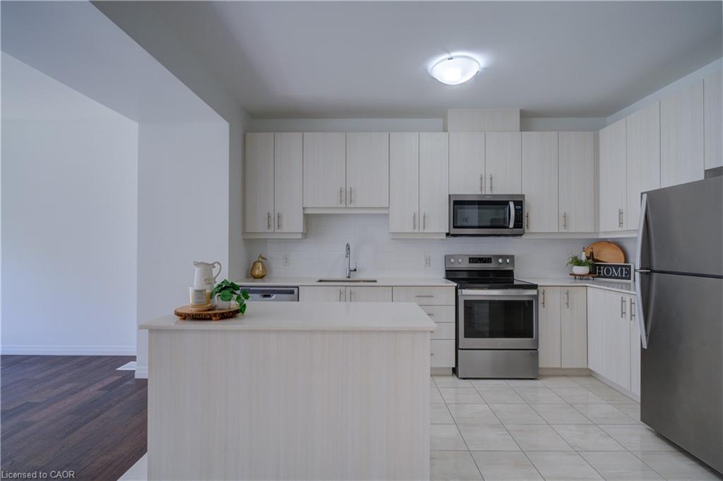 23-30 Times Square Boulevard Property Photo 10