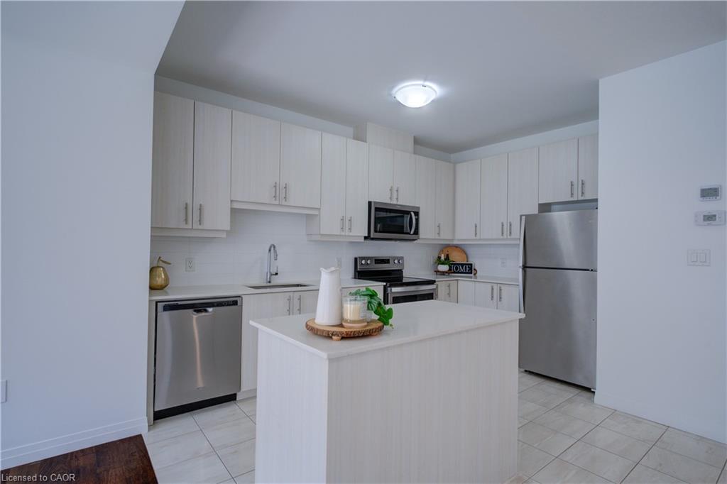 23-30 Times Square Boulevard Property Photo 11