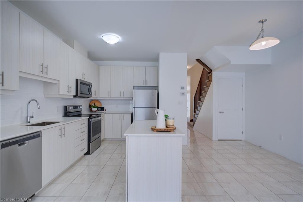 23-30 Times Square Boulevard Property Photo 12