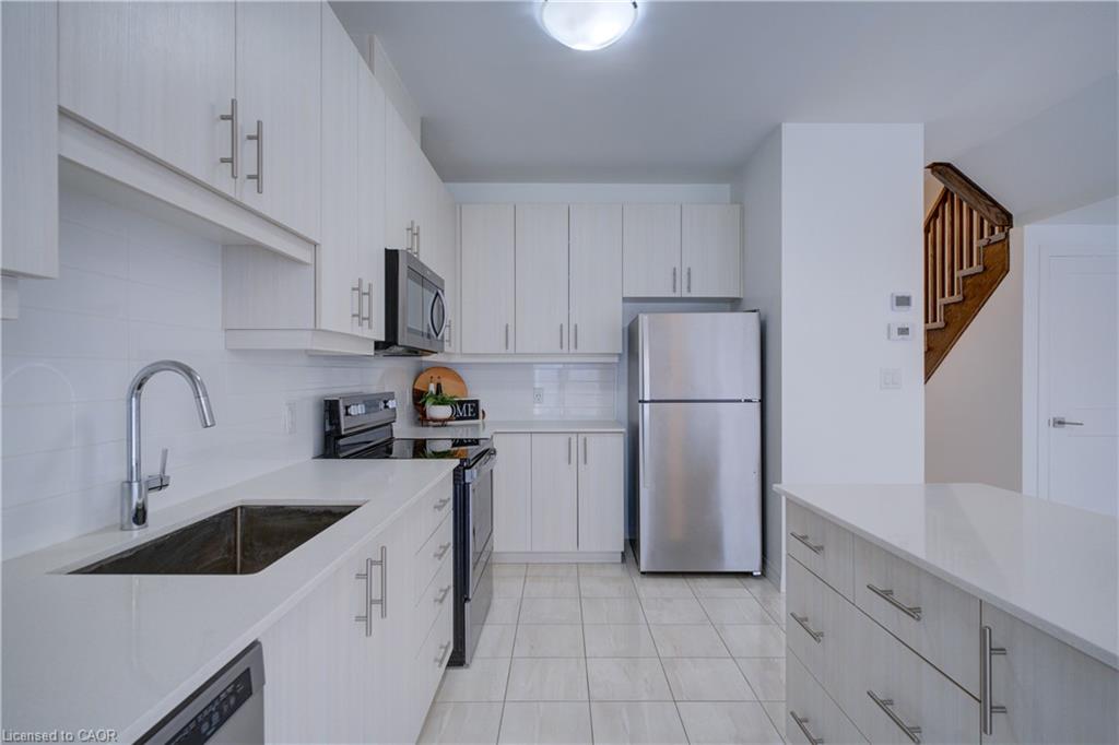 23-30 Times Square Boulevard Property Photo 13