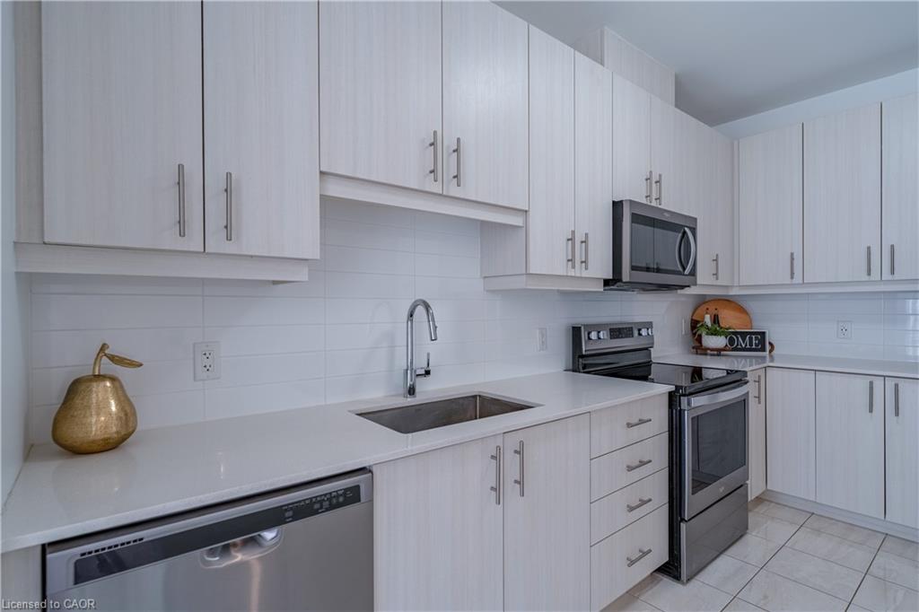 23-30 Times Square Boulevard Property Photo 14