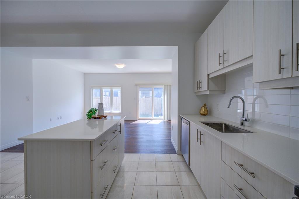 23-30 Times Square Boulevard Property Photo 17