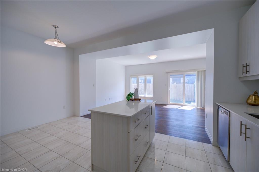 23-30 Times Square Boulevard Property Photo 18