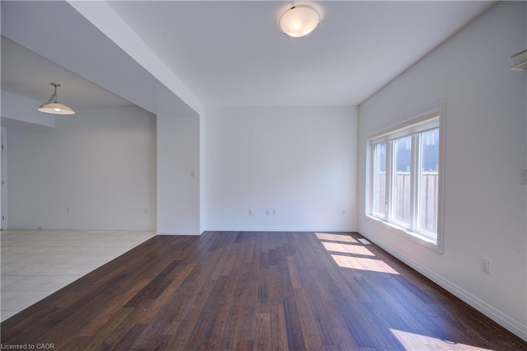 23-30 Times Square Boulevard Property Photo 19