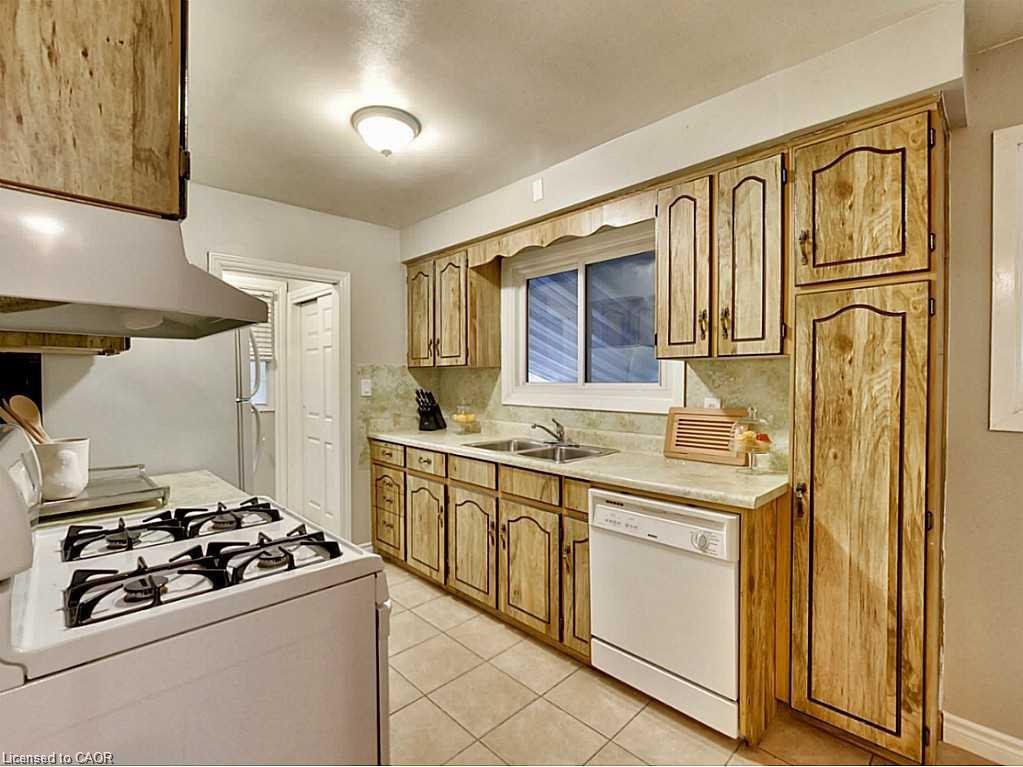 96 Manning Avenue Property Photo 6
