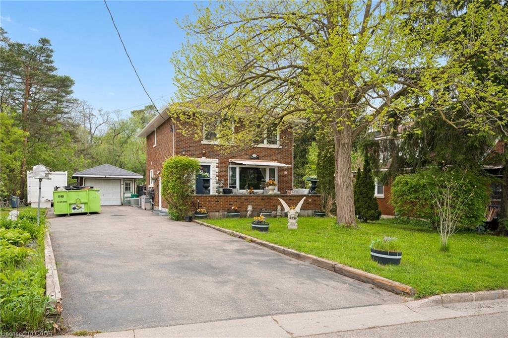 786 Stirling Avenue S Property Photo 2