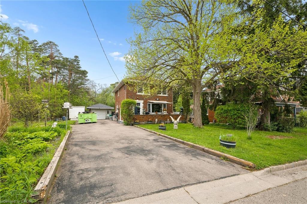 786 Stirling Avenue S Property Photo 4
