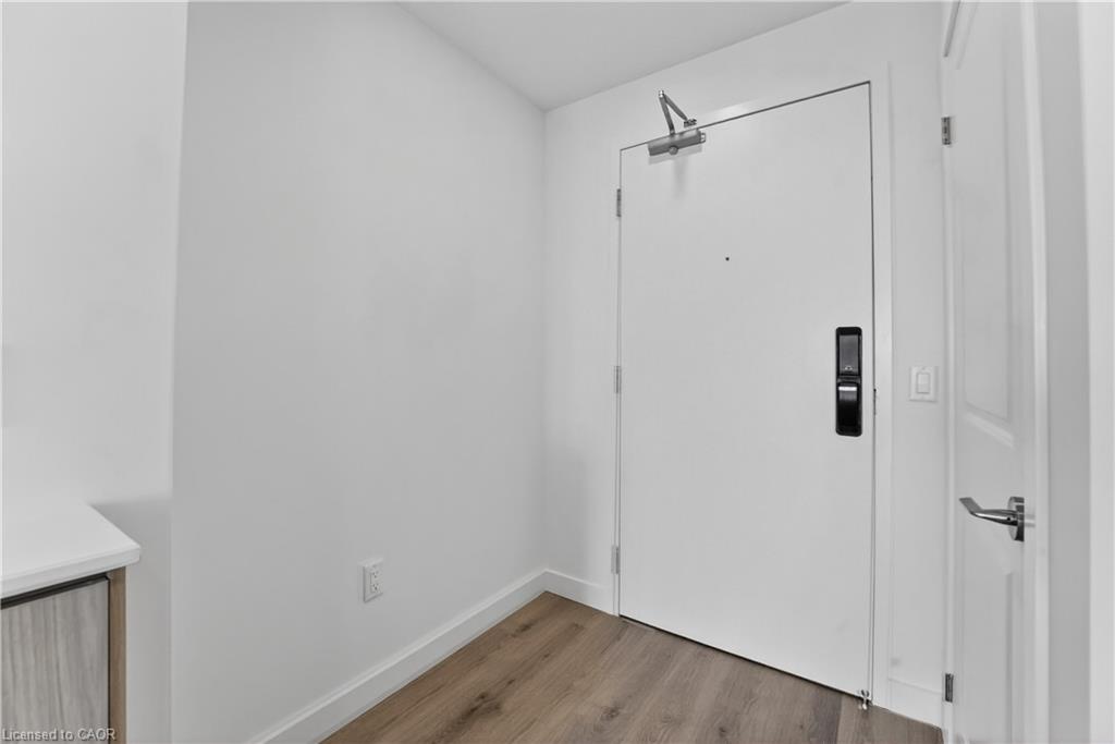 901-461 Green Road Property Photo 4