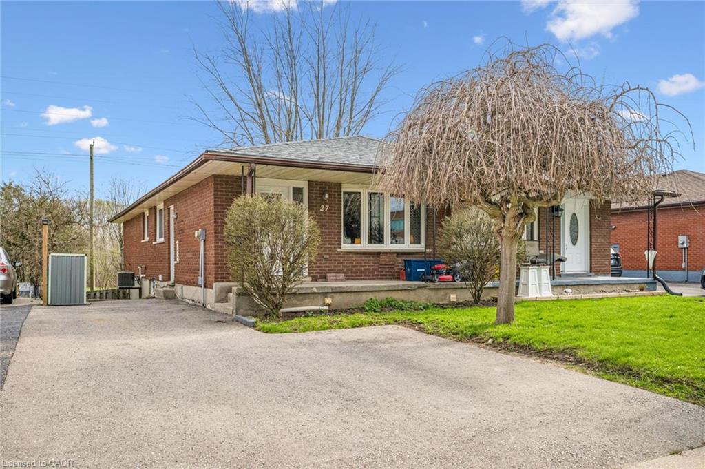 27 Vicmount Drive Property Photo 3