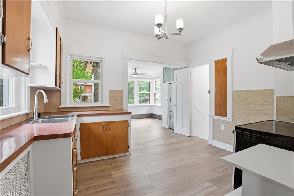 167 Balmoral Avenue S Property Photo 11