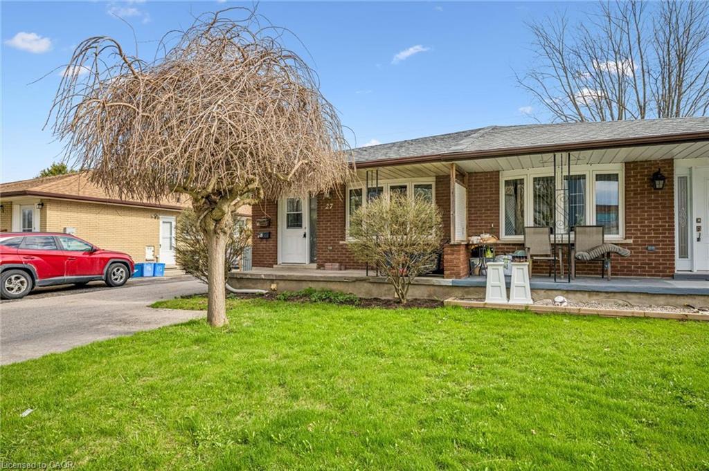 27 Vicmount Drive Property Photo 2