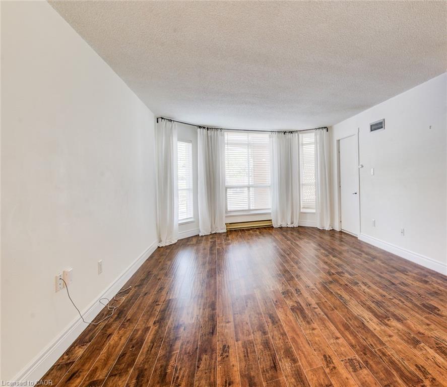 101-1414 King Street E Property Photo 7