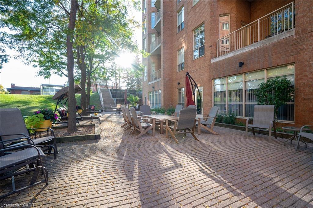 101-1414 King Street E Property Photo 23