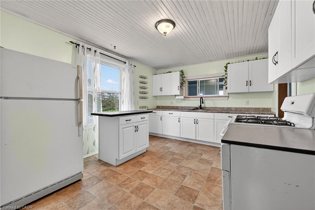 1054 Townline Road E Property Photo 16