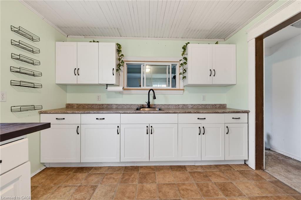 1054 Townline Road E Property Photo 18