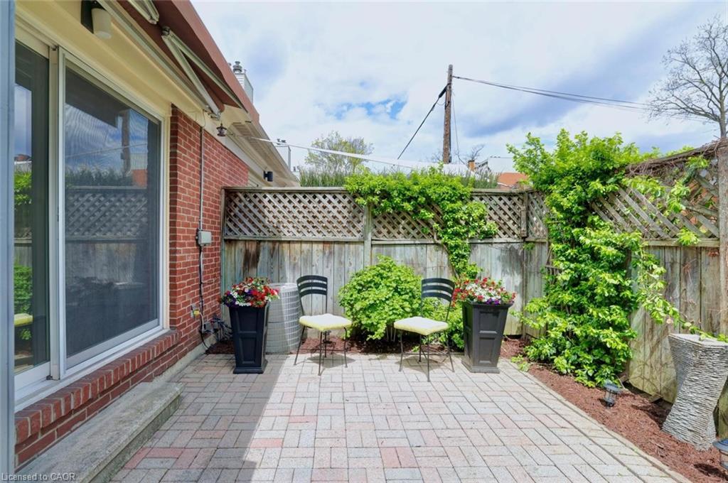 463 Blathwayte Lane Property Photo 22