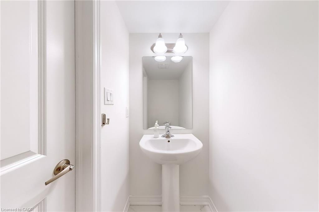 2 Reid Avenue N Property Photo 4