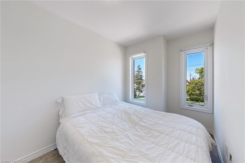 2 Reid Avenue N Property Photo 18