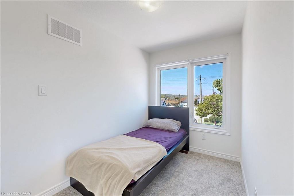 2 Reid Avenue N Property Photo 20