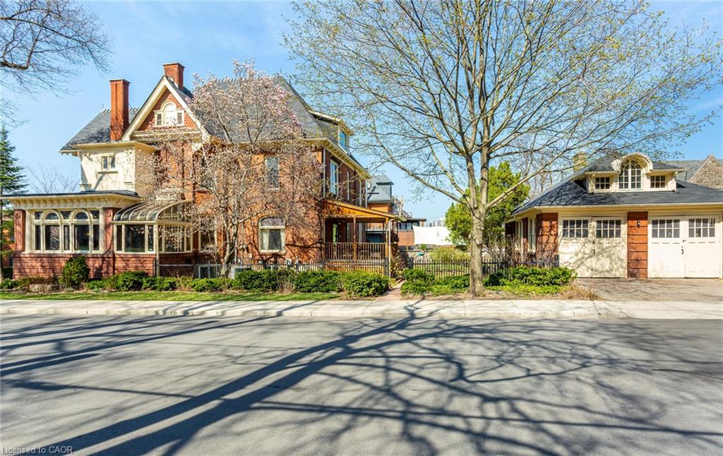 351-353 Bay Street S