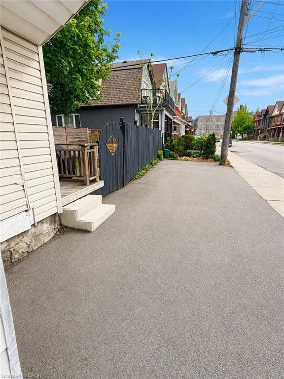 518 Cannon Street E Property Photo 6