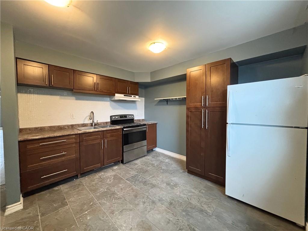 518 Cannon Street E Property Photo 10