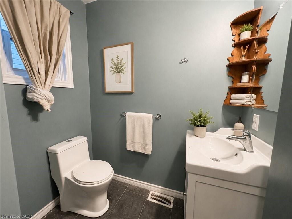 518 Cannon Street E Property Photo 14