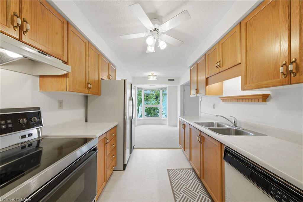 303-416 Limeridge Road E Property Photo 6