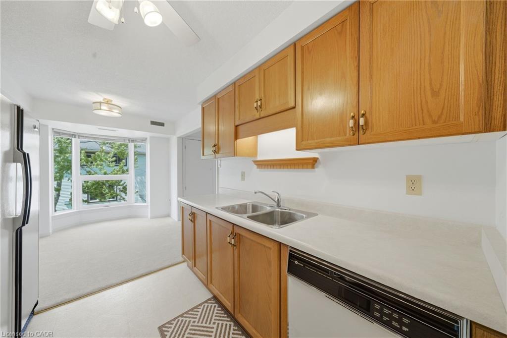 303-416 Limeridge Road E Property Photo 7