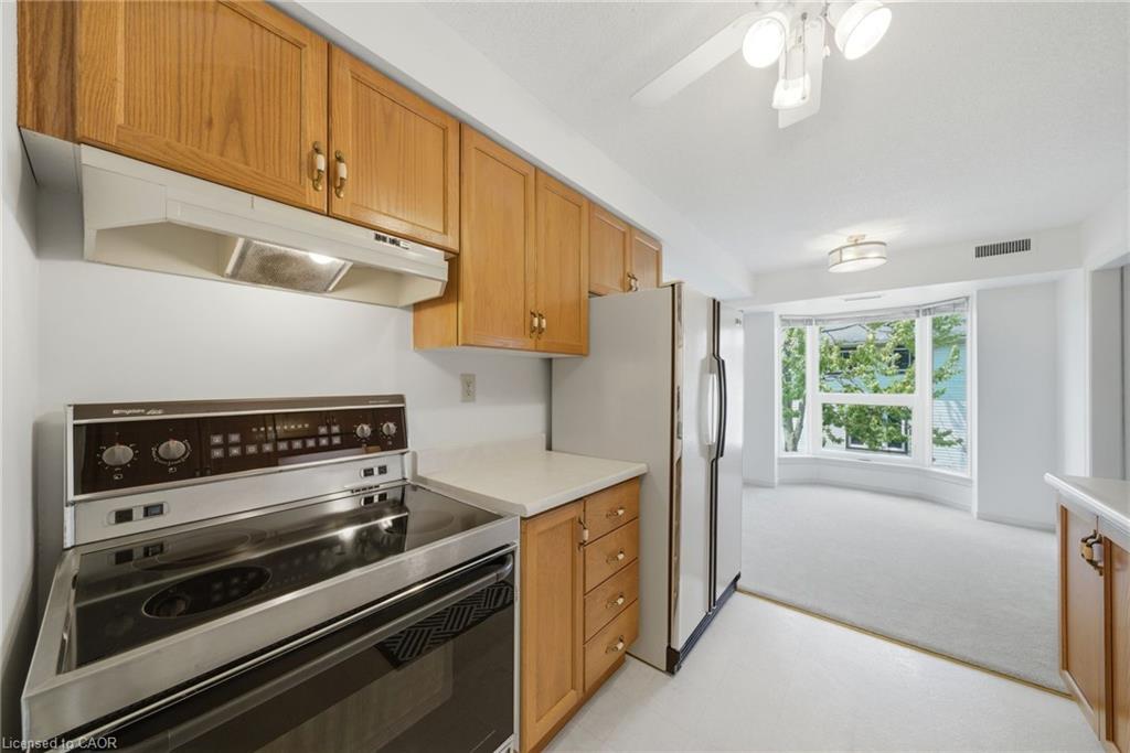 303-416 Limeridge Road E Property Photo 8