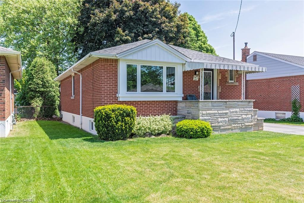83 Fernwood Crescent Property Photo 2