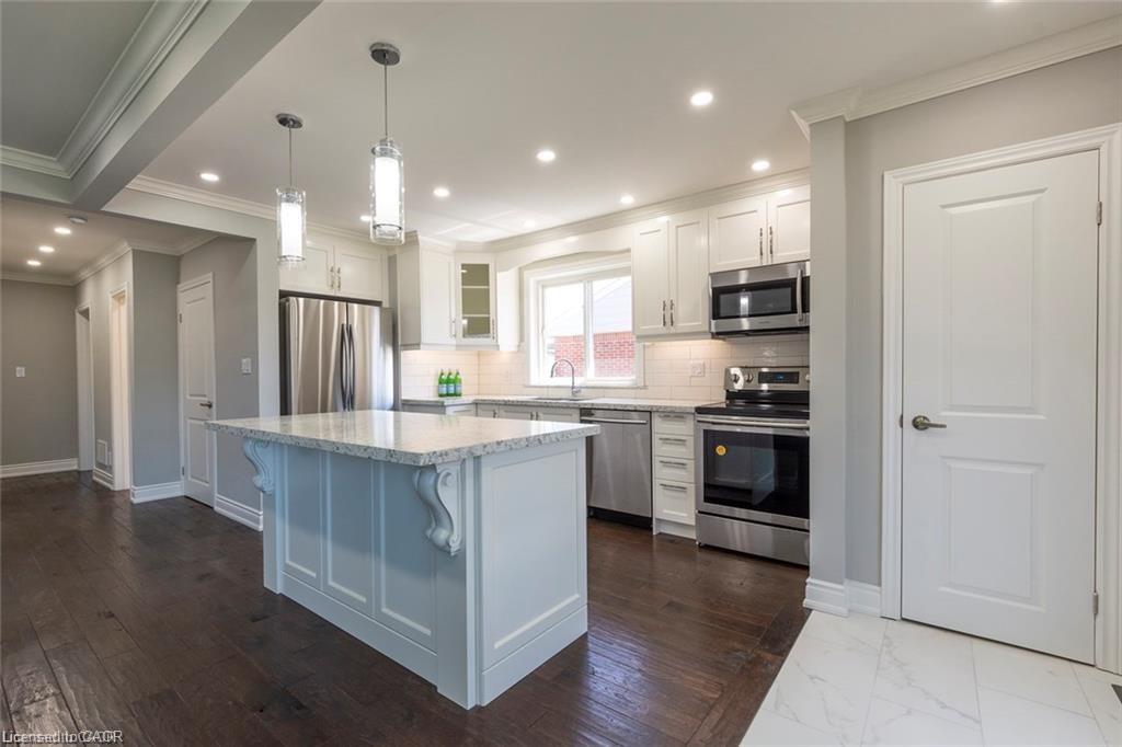 83 Fernwood Crescent Property Photo 10