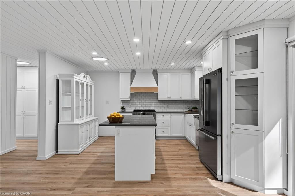 223 Ontario Street Property Photo 6