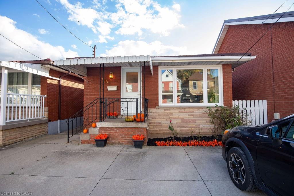313 Barton Street W Property Photo 1