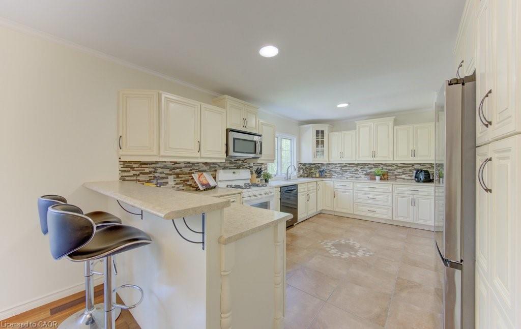 3429 Nafziger Road Property Photo 5