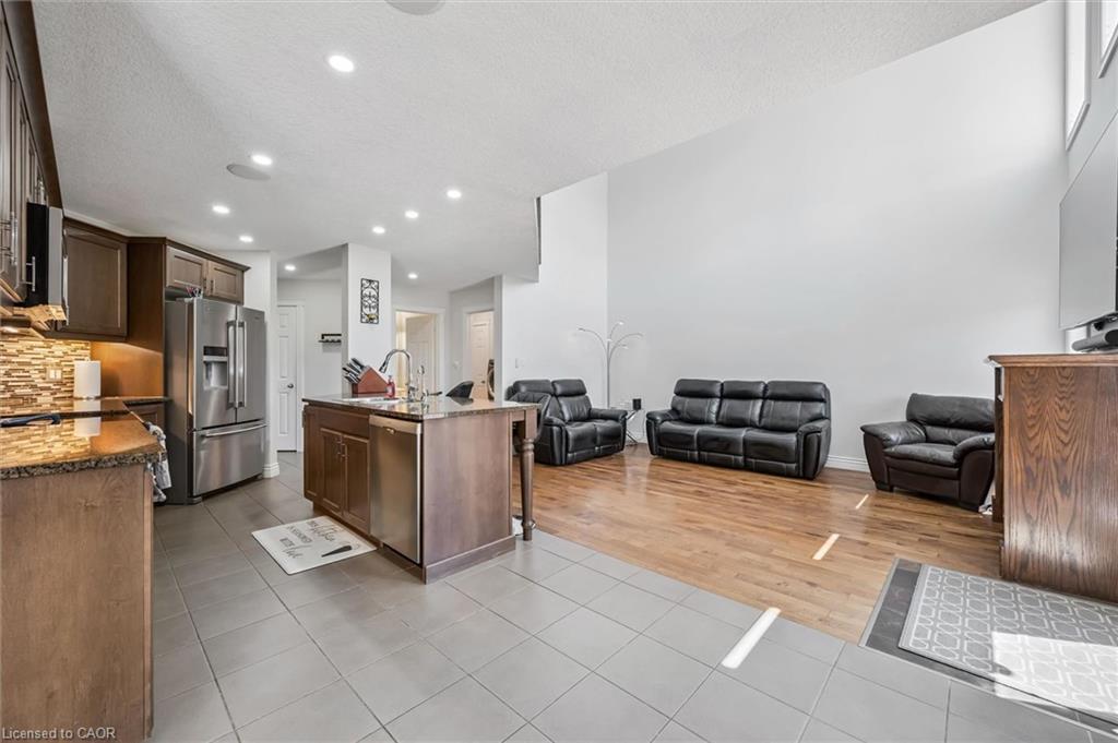 114 Isaac Shantz Drive Property Photo 6