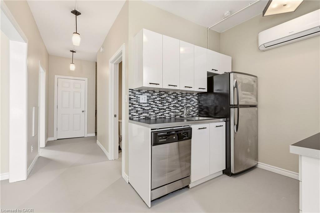 192 Catharine Street S Property Photo 4