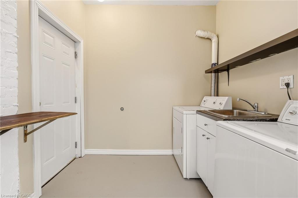 192 Catharine Street S Property Photo 12