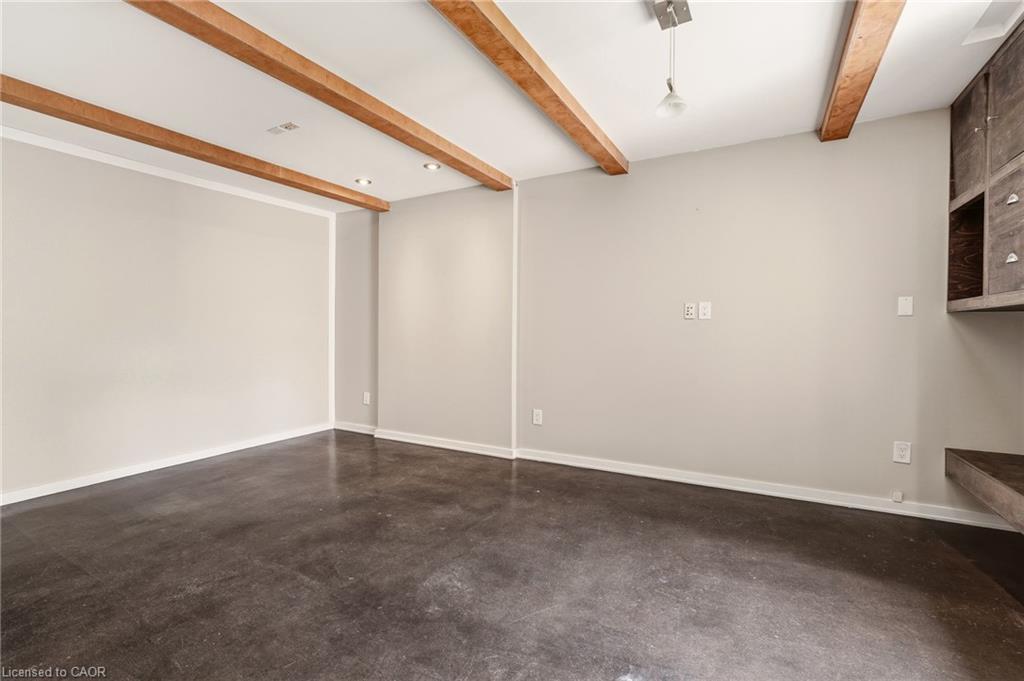 192 Catharine Street S Property Photo 16