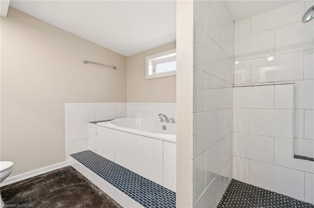 192 Catharine Street S Property Photo 30