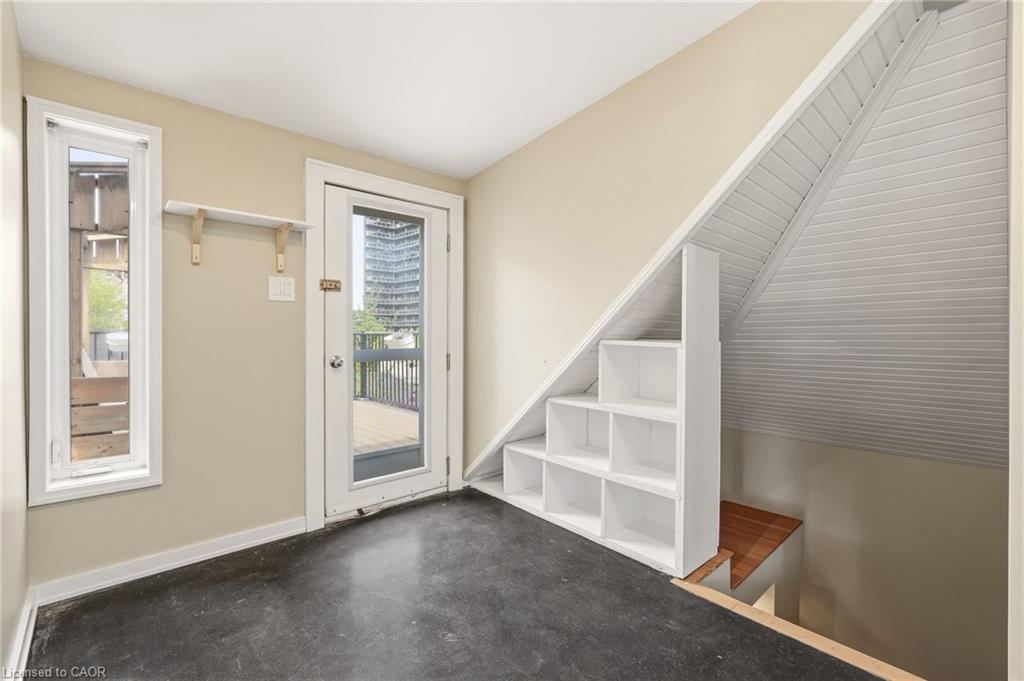 192 Catharine Street S Property Photo 34