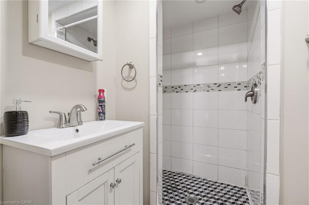 192 Catharine Street S Property Photo 46