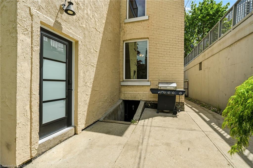 192 Catharine Street S Property Photo 47
