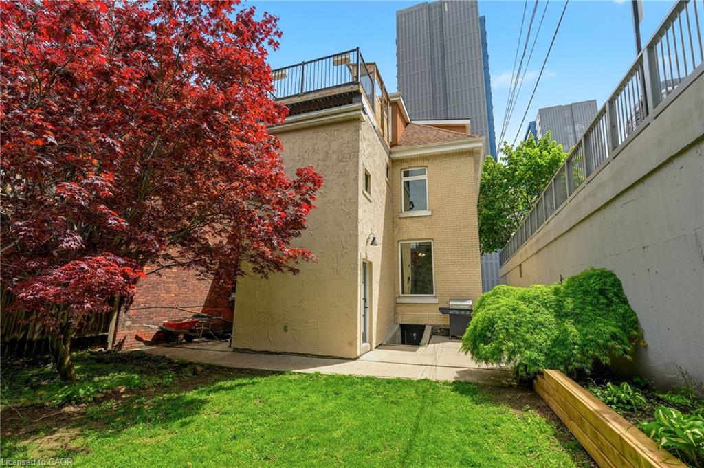 192 Catharine Street S Property Photo 48