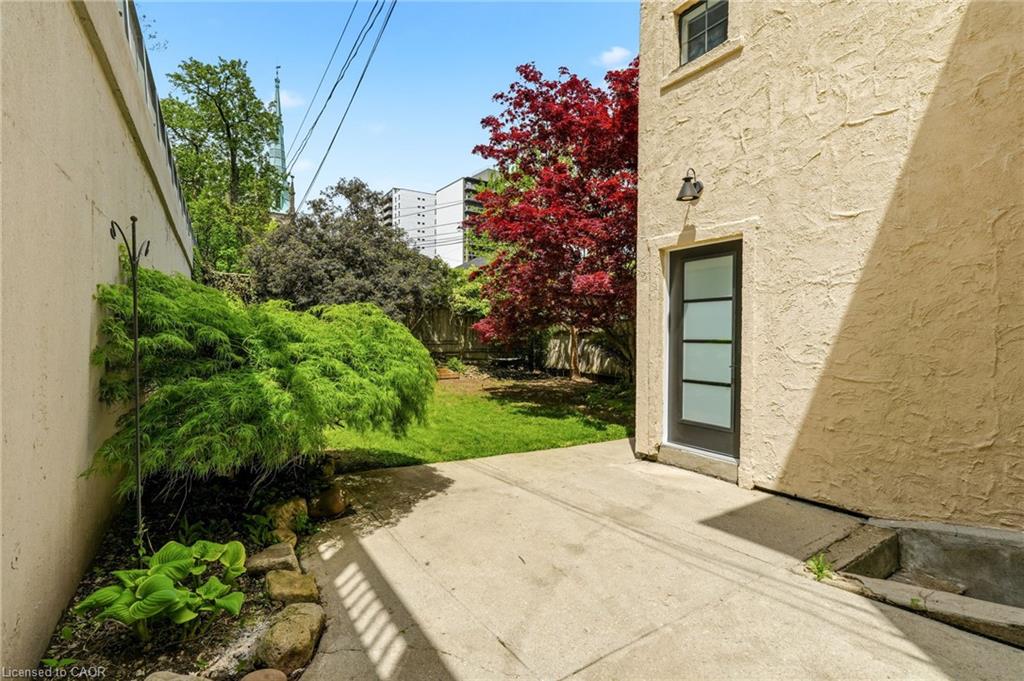 192 Catharine Street S Property Photo 49